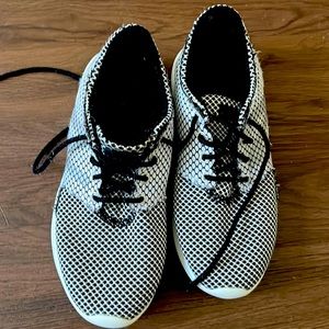 New Balance Tennis Shoes